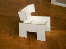 Babysessel mit einstellbarer Rückenlehne. Kleinserie Schichtholz Multiplex.